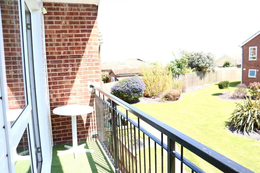 Villa Corton Retreats At Waterside Park Esterno foto