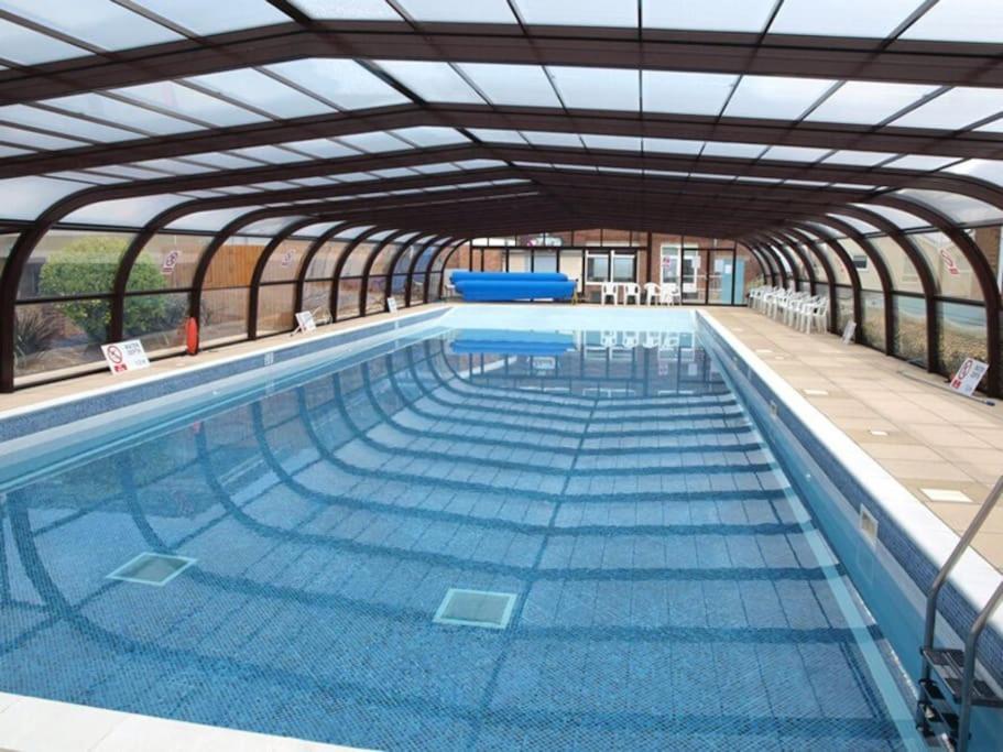 Villa Corton Retreats At Waterside Park Esterno foto