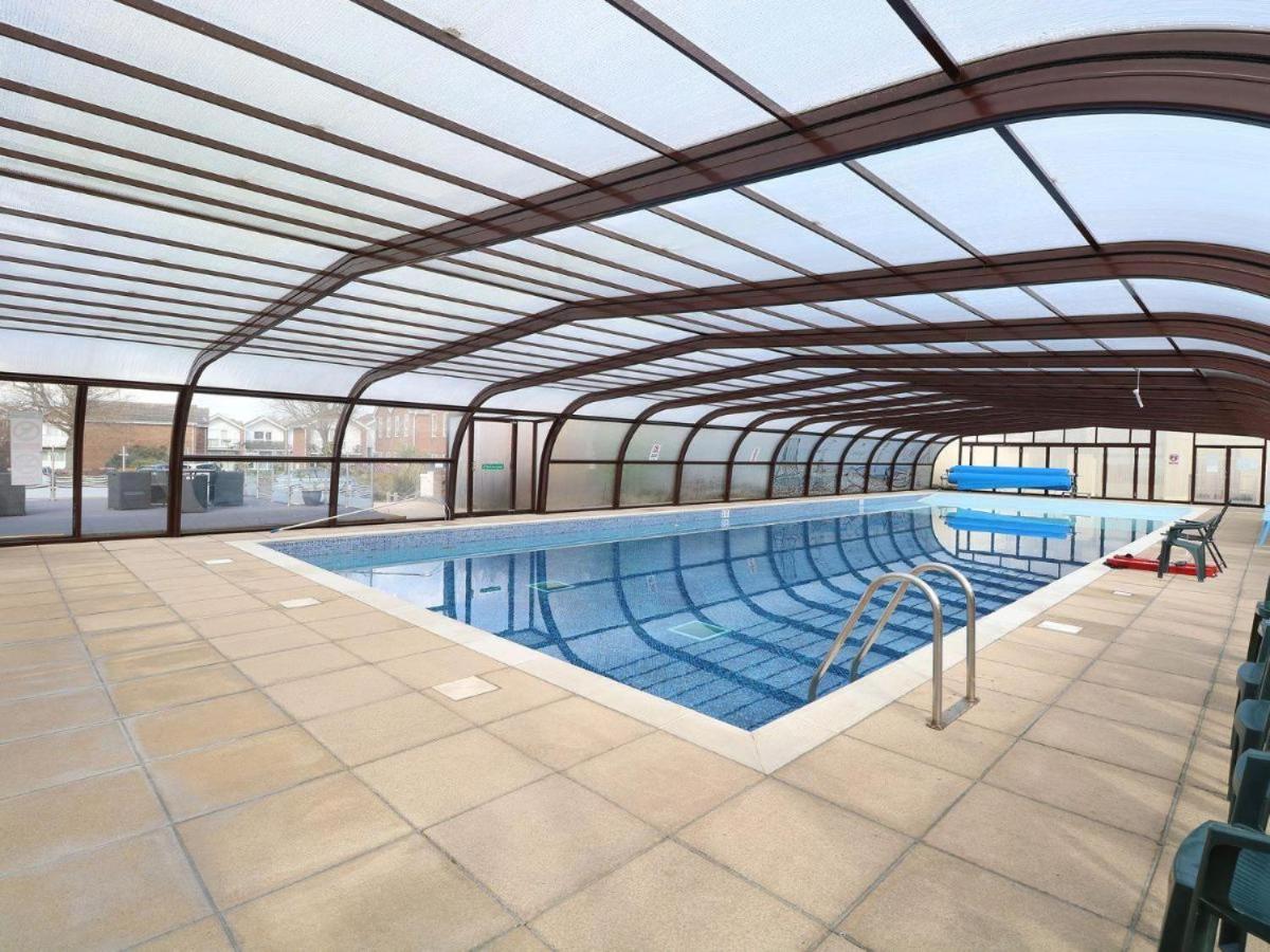 Villa Corton Retreats At Waterside Park Esterno foto