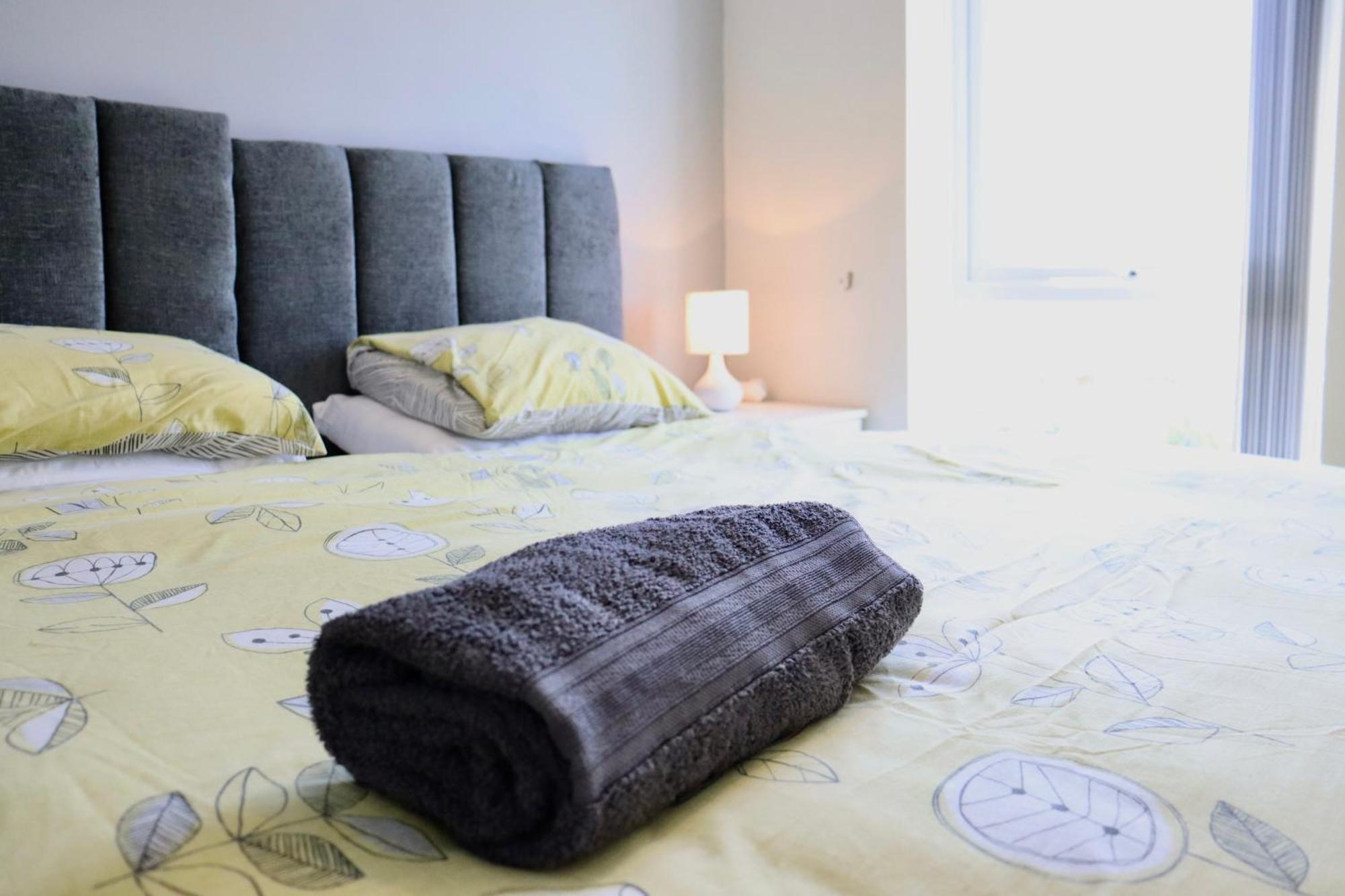 Villa Corton Retreats At Waterside Park Esterno foto